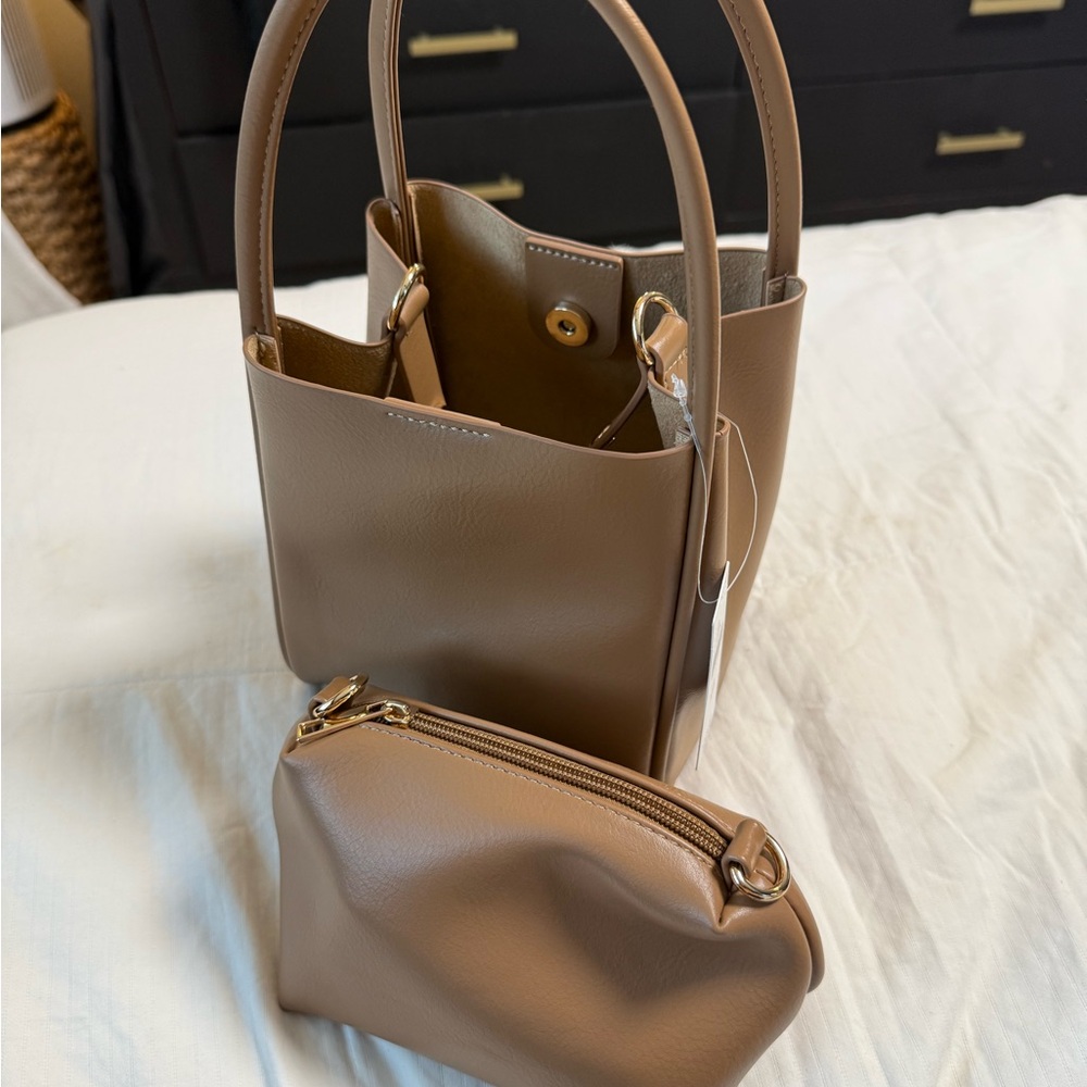 Elegant Black and Tan Women's Handbag Set - Picture 5 of 8